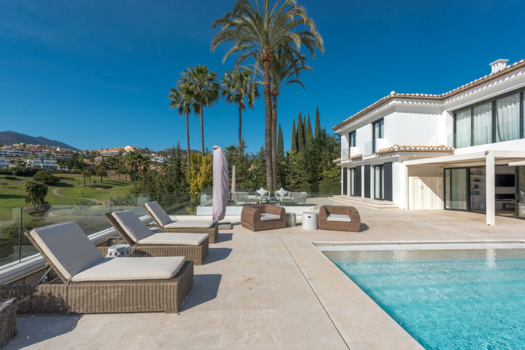 Detached Villa Nueva Andalucía Málaga - image 11