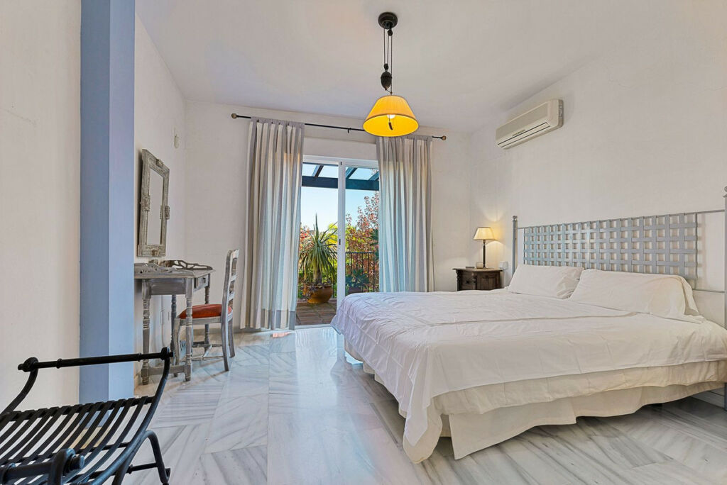 Townhouse San Pedro de Alcántara Málaga - image 11