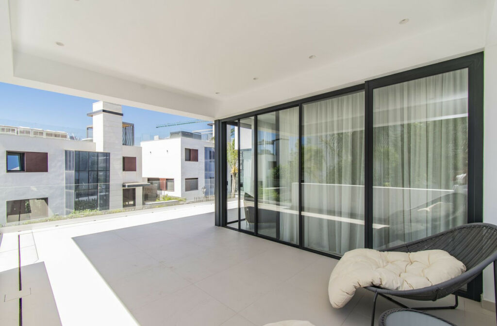 Detached Villa The Golden Mile Málaga - image 12
