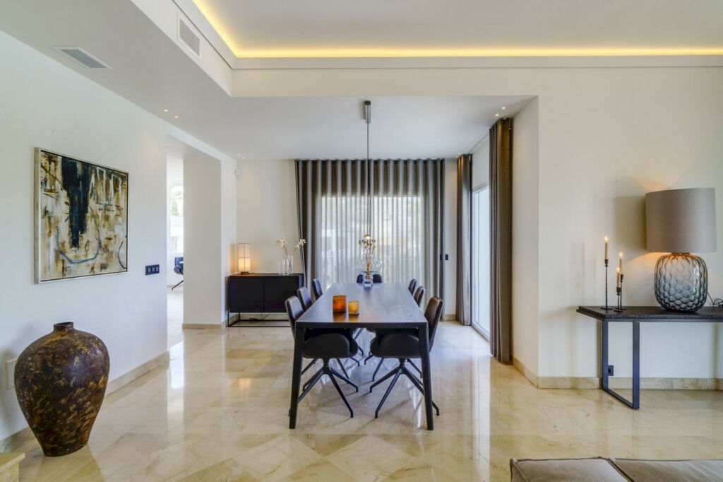 Detached Villa Nueva Andalucía Málaga - image 12