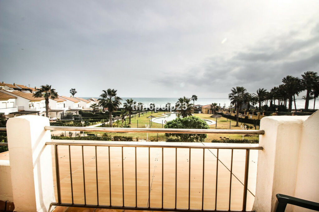 Townhouse La Duquesa Málaga - image 12