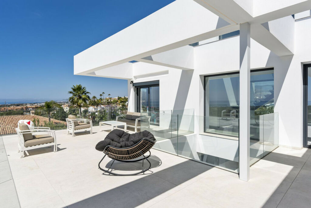 Detached Villa El Paraiso Málaga - image 15
