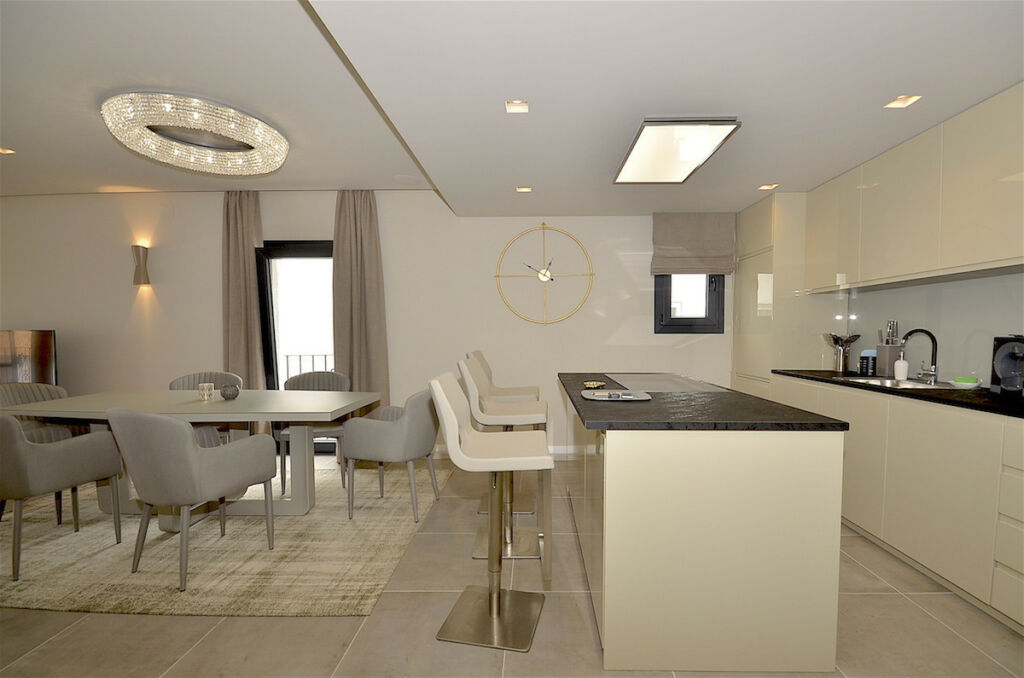 Middle Floor Apartment Puerto Banús Málaga - image 12