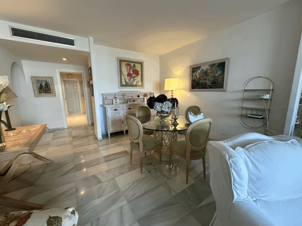 Middle Floor Apartment Estepona Málaga - image 12