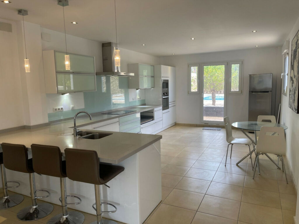 Detached Villa Monforte Del Cid Alicante - image 12