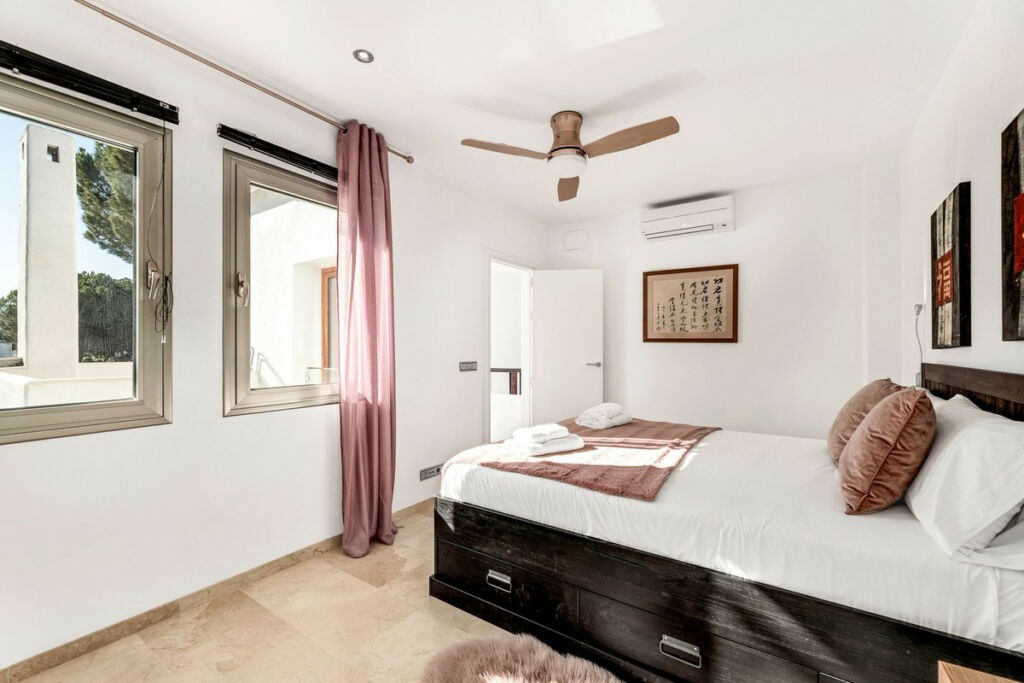 Detached Villa Nueva Andalucía Málaga - image 17
