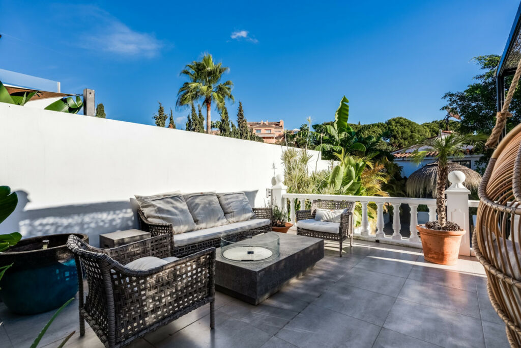 Detached Villa Nueva Andalucía Málaga - image 13