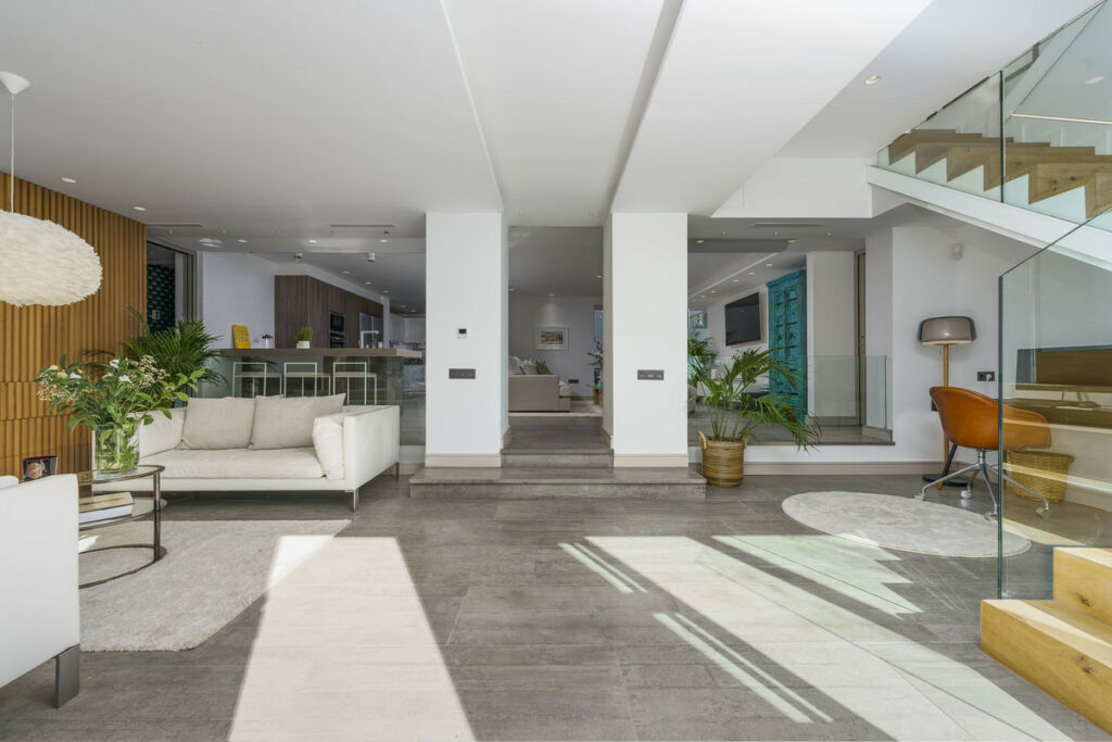 Detached Villa Nueva Andalucía Málaga - image 13