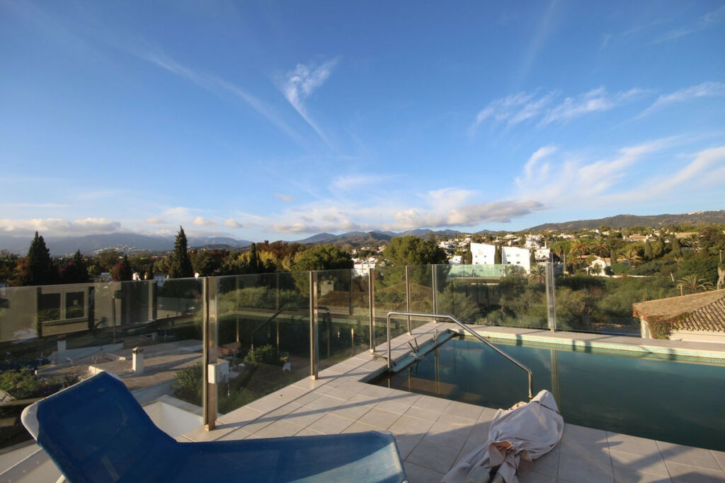 Detached Villa Elviria Málaga - image 13