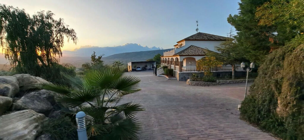 Detached Villa Arriate Málaga - image 13