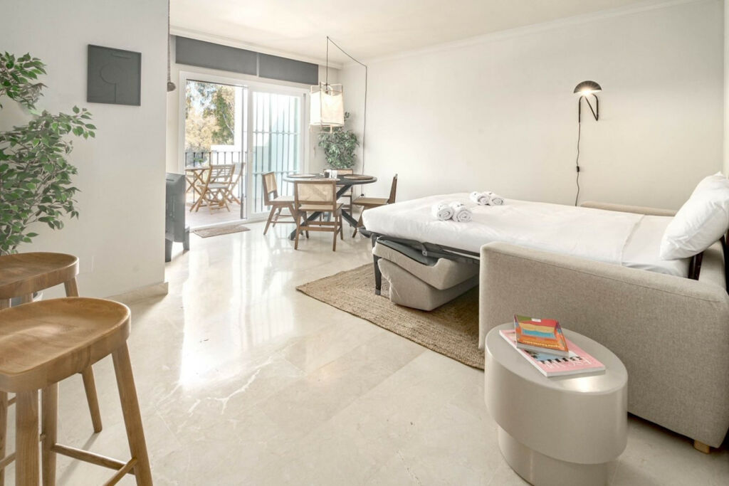Top Floor Apartment Nueva Andalucía Málaga - image 14