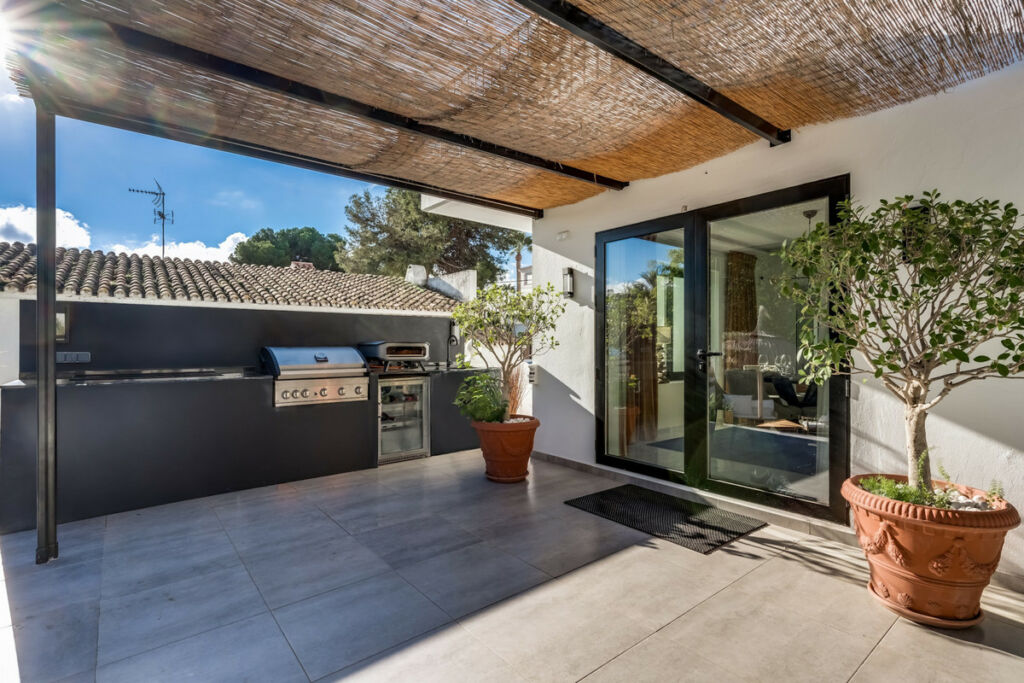 Detached Villa Nueva Andalucía Málaga - image 14