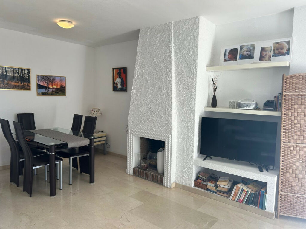 Middle Floor Apartment Torrenueva Málaga - image 14