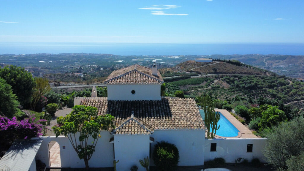 Detached Villa Benajarafe Málaga - image 14