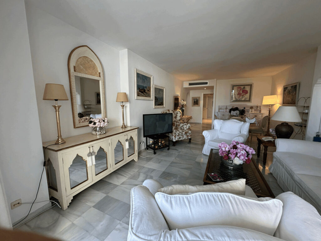 Middle Floor Apartment Estepona Málaga - image 14