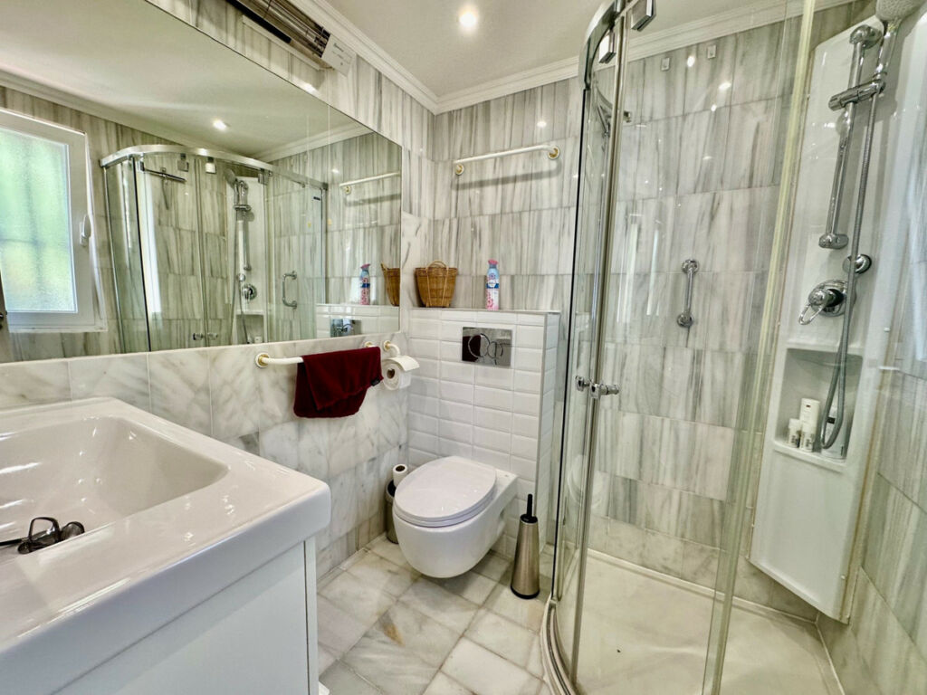 Middle Floor Apartment Benahavís Málaga - image 14