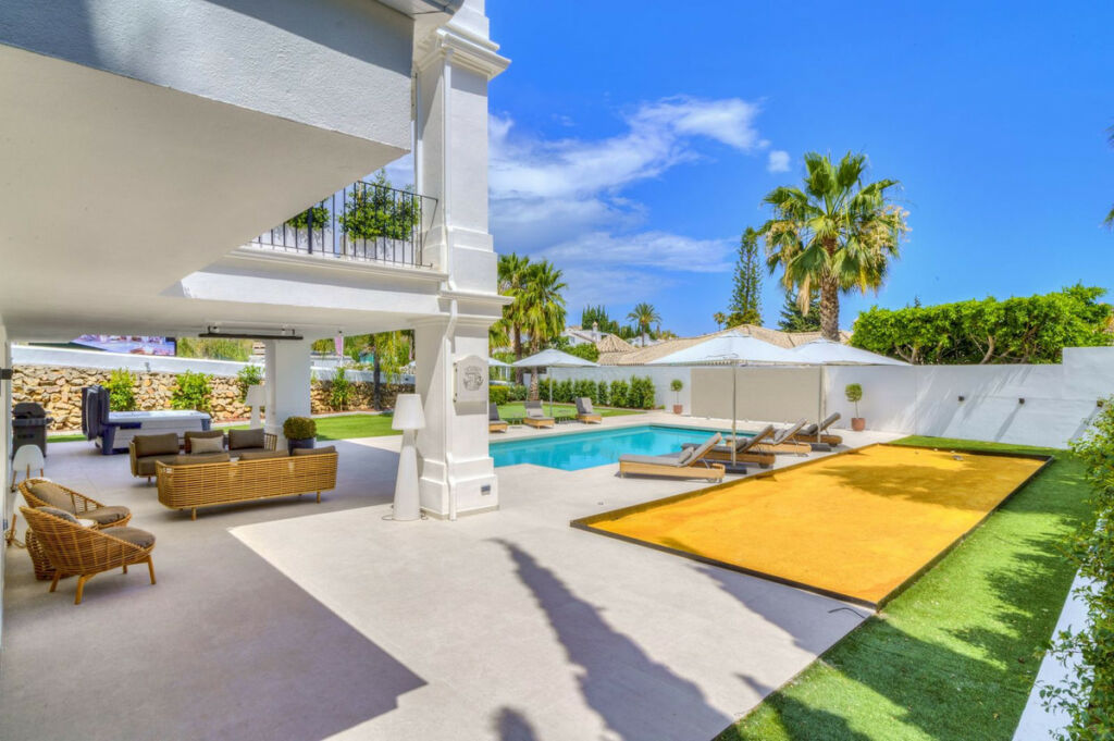 Detached Villa Nueva Andalucía Málaga - image 14