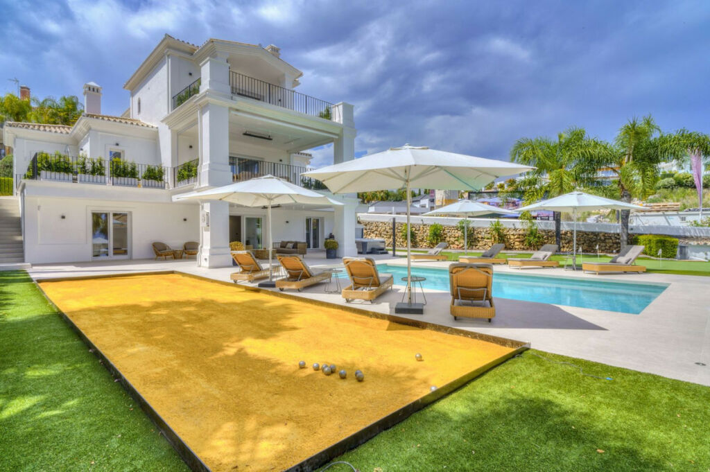 Detached Villa Nueva Andalucía Málaga - image 15