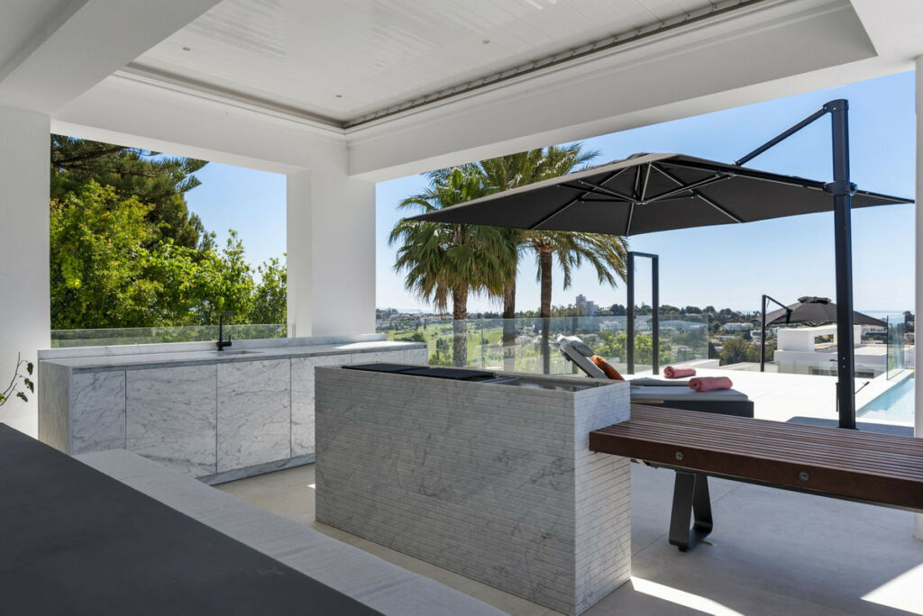 Detached Villa El Paraiso Málaga - image 18
