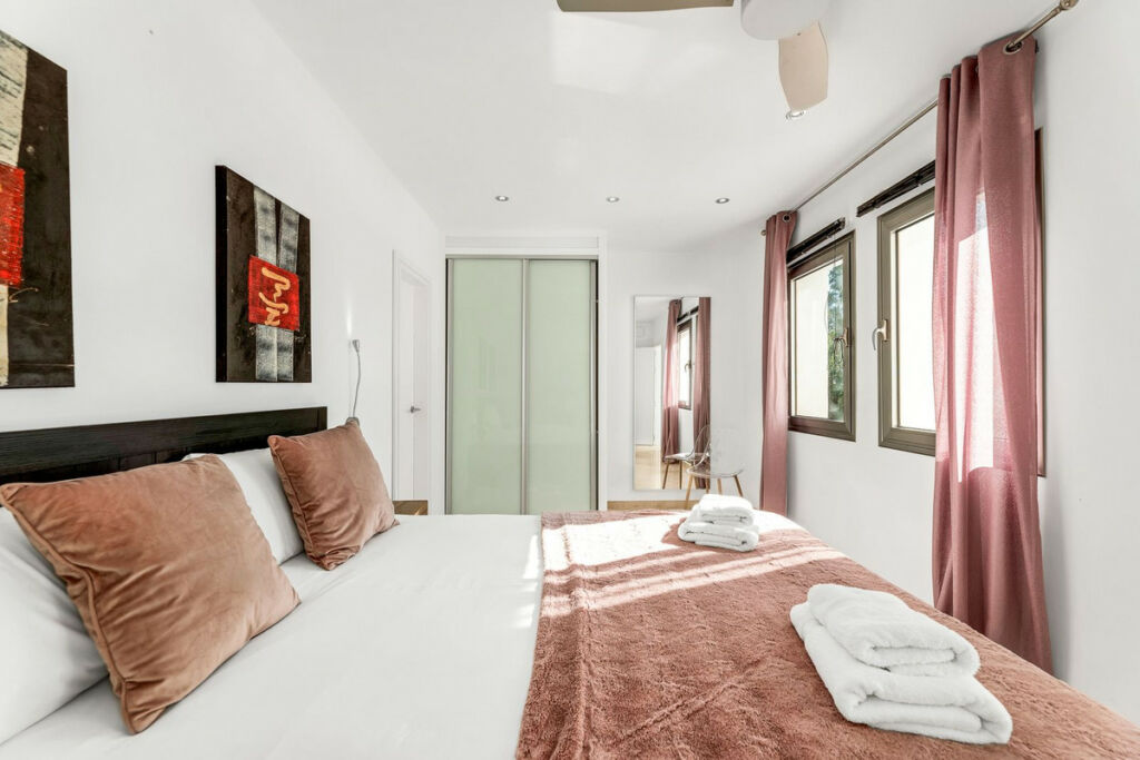 Detached Villa Nueva Andalucía Málaga - image 18