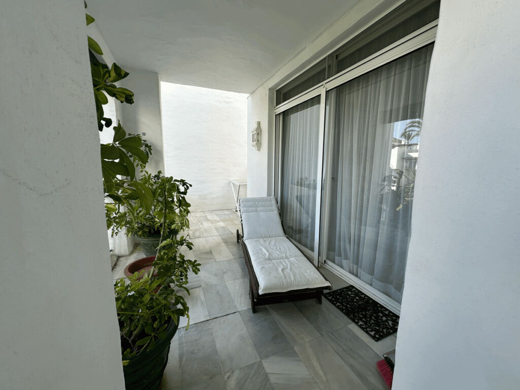 Middle Floor Apartment Estepona Málaga - image 15