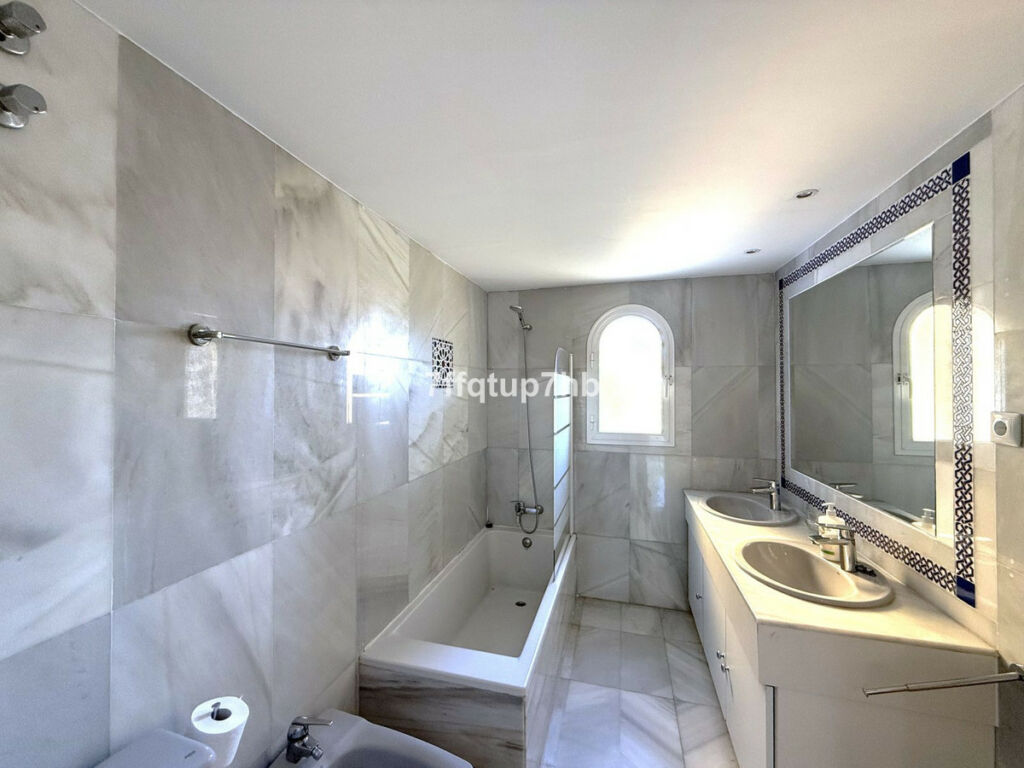 Townhouse Puerto Banús Málaga - image 16