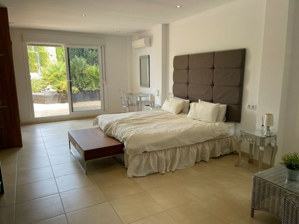 Detached Villa Monforte Del Cid Alicante - image 16