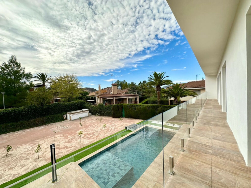 Detached Villa Petrer Alicante - image 16