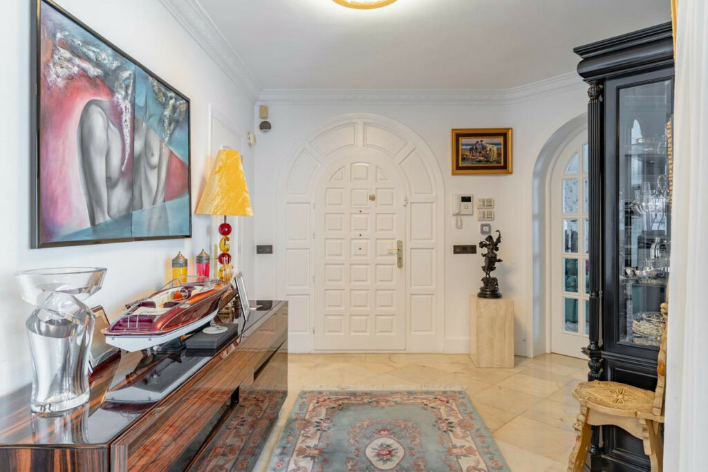 Detached Villa Nagüeles Málaga - image 16