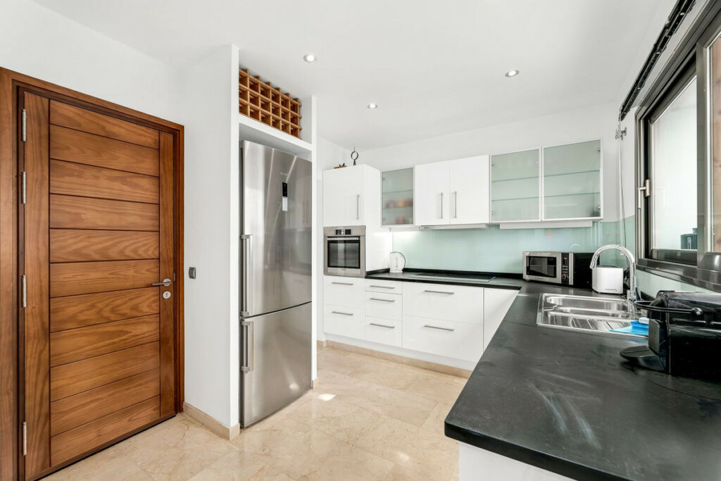 Detached Villa Nueva Andalucía Málaga - image 19