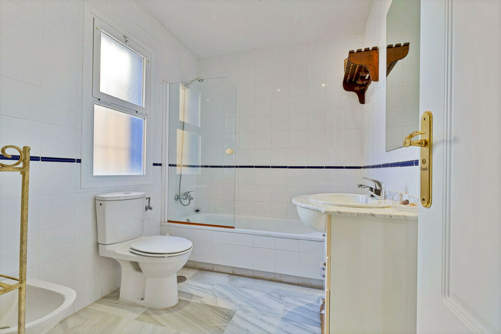 Townhouse San Pedro de Alcántara Málaga - image 16