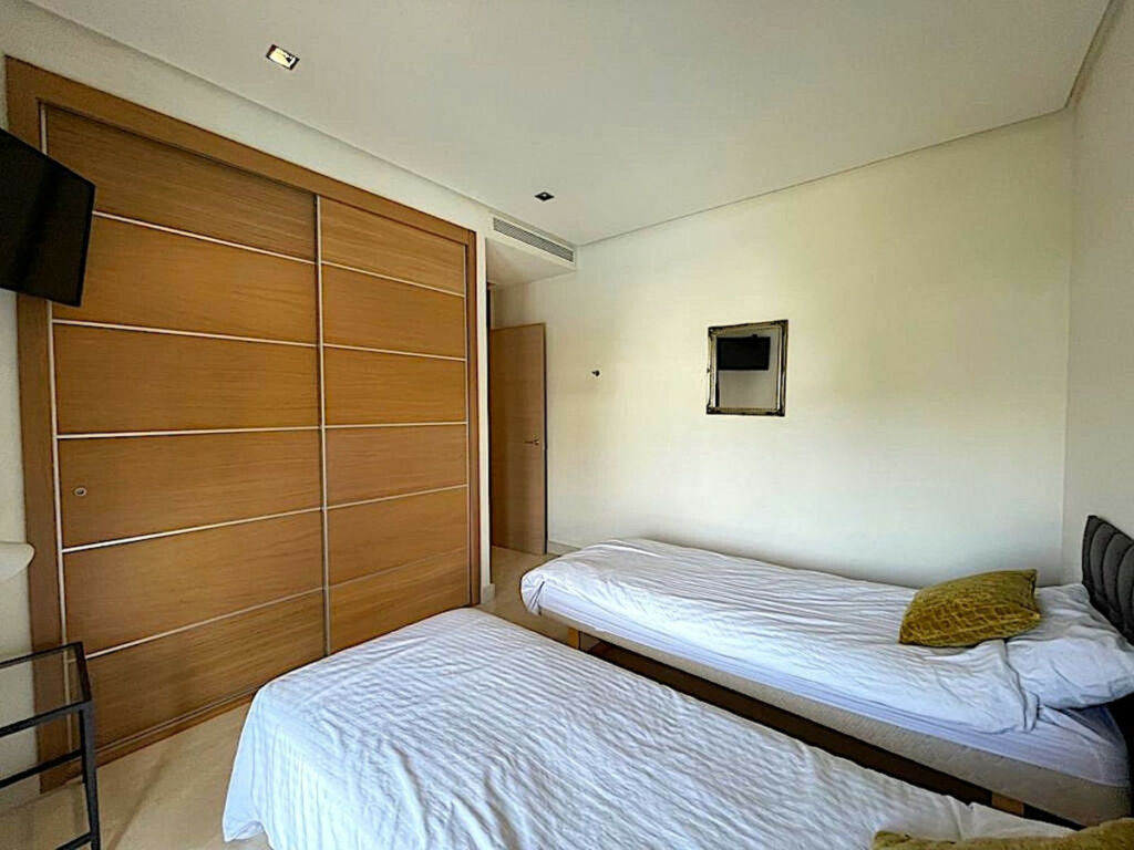 Middle Floor Apartment Benahavís Málaga - image 16
