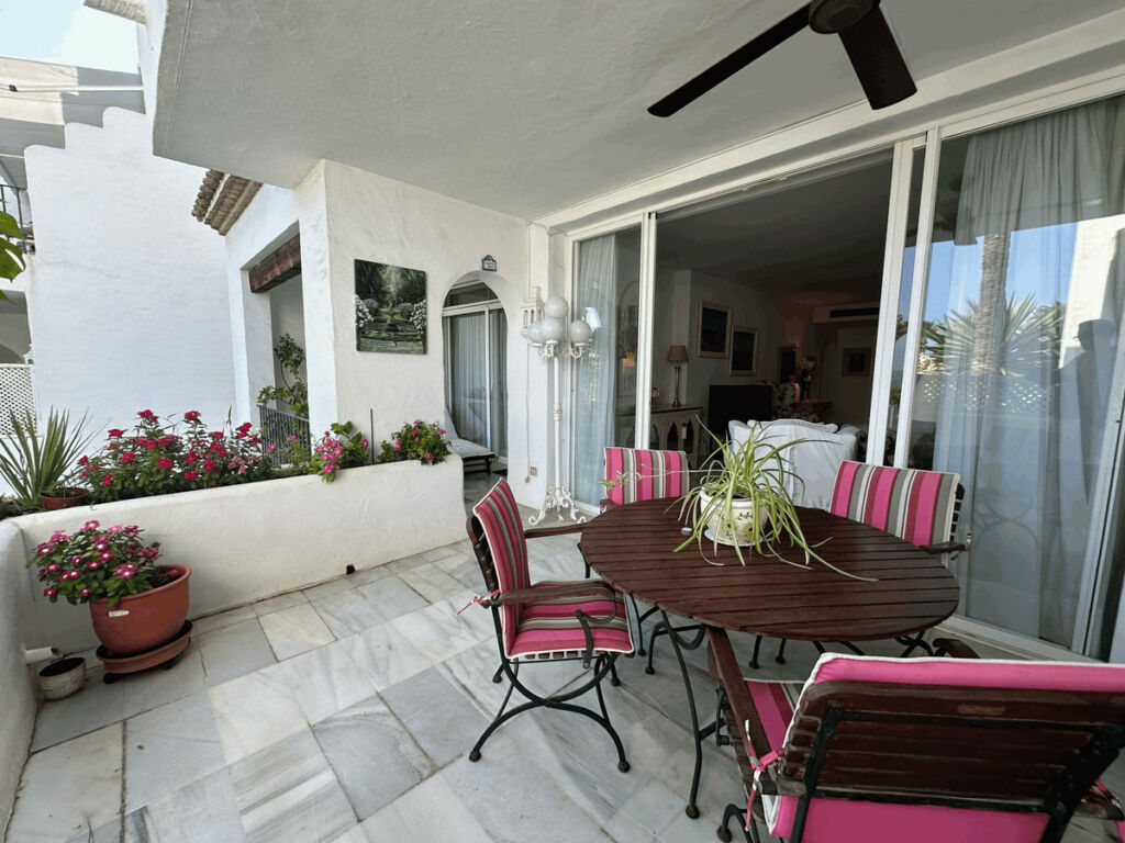 Middle Floor Apartment Estepona Málaga - image 16