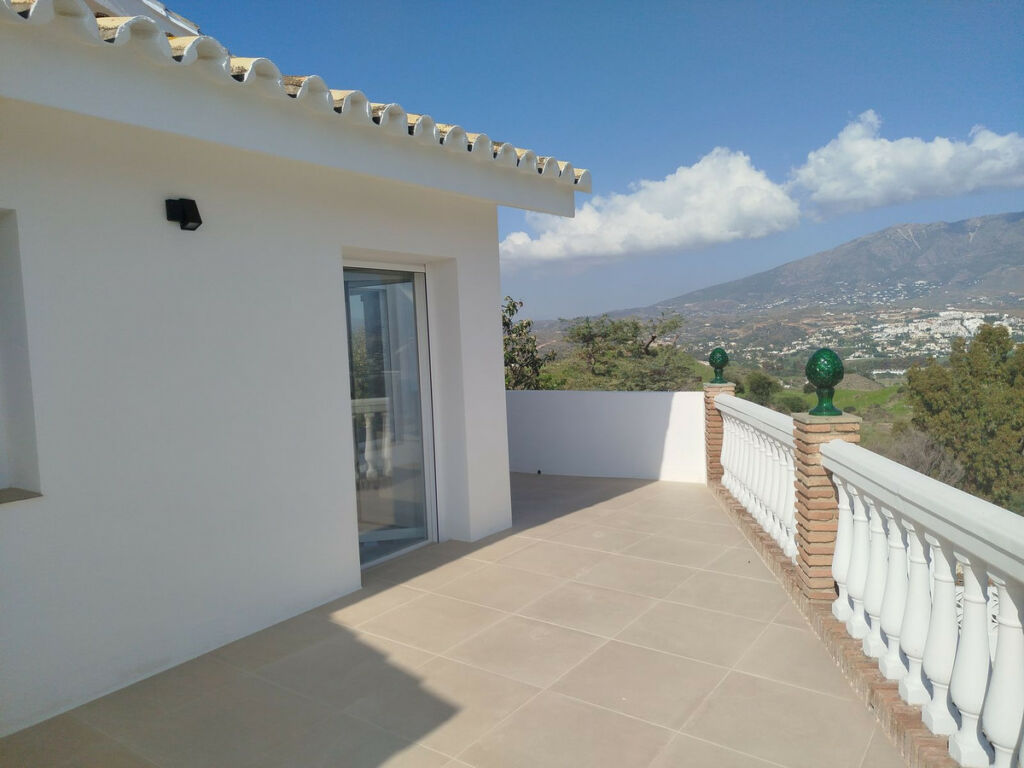 Detached Villa Cerros del Aguila Málaga - image 15