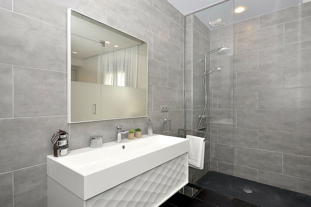 Middle Floor Apartment Puerto Banús Málaga - image 17