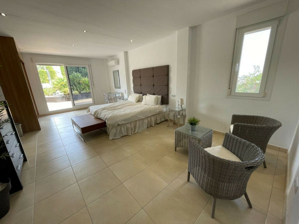 Detached Villa Monforte Del Cid Alicante - image 17