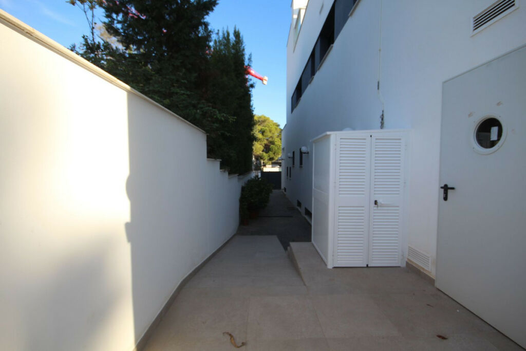 Detached Villa Elviria Málaga - image 17