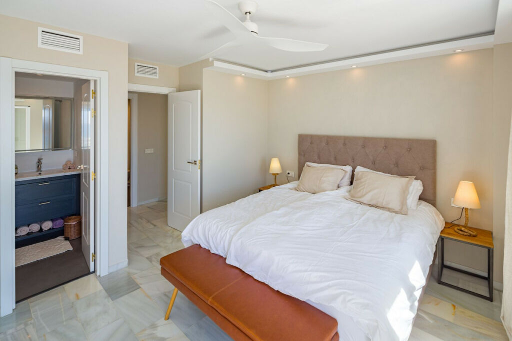 Middle Floor Apartment Puerto Banús Málaga - image 16