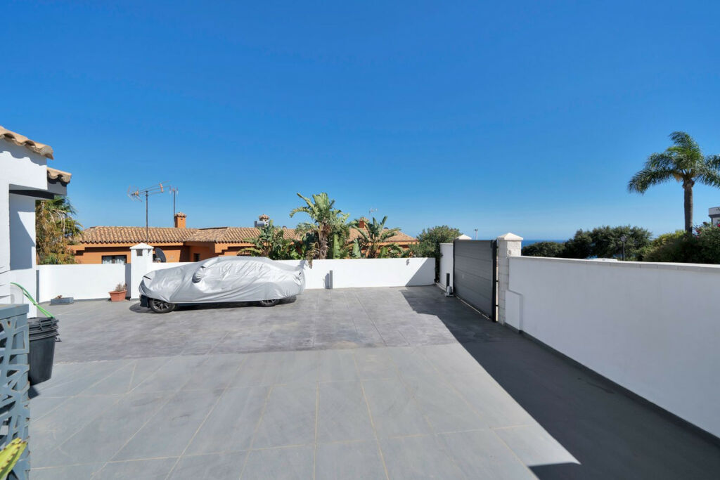 Detached Villa La Línea Cádiz - image 17