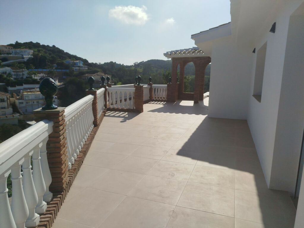 Detached Villa Cerros del Aguila Málaga - image 16
