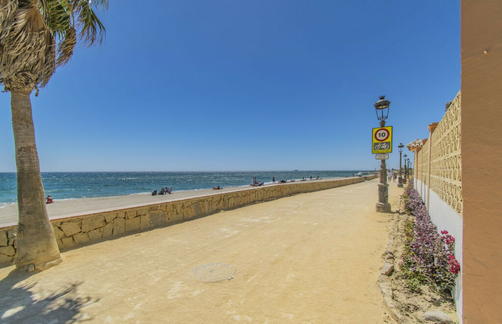 Detached Villa The Golden Mile Málaga - image 17
