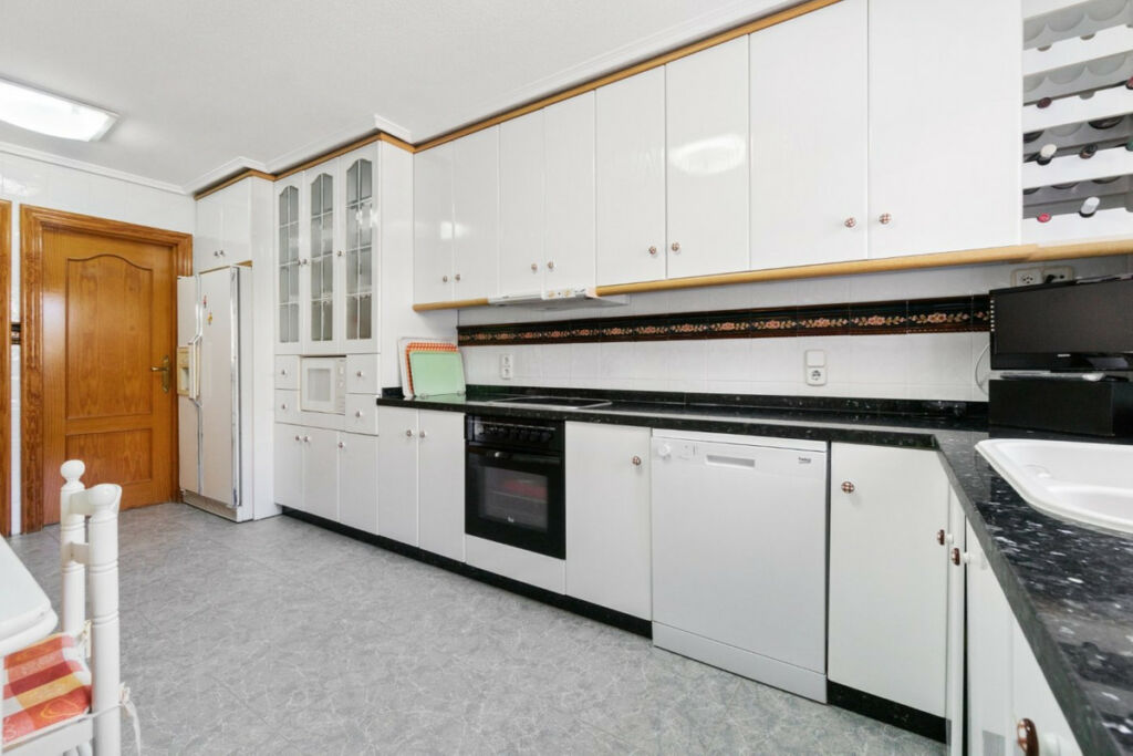 Detached Villa La Veleta Alicante - image 17