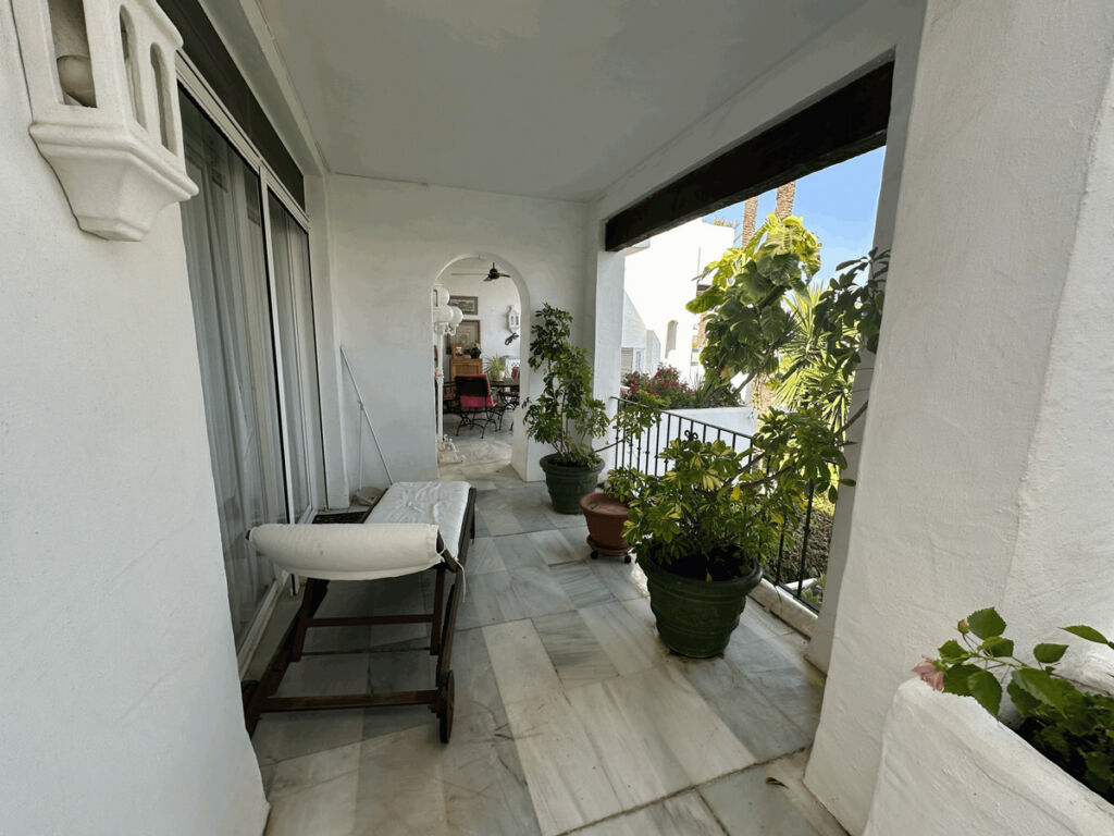 Middle Floor Apartment Estepona Málaga - image 17