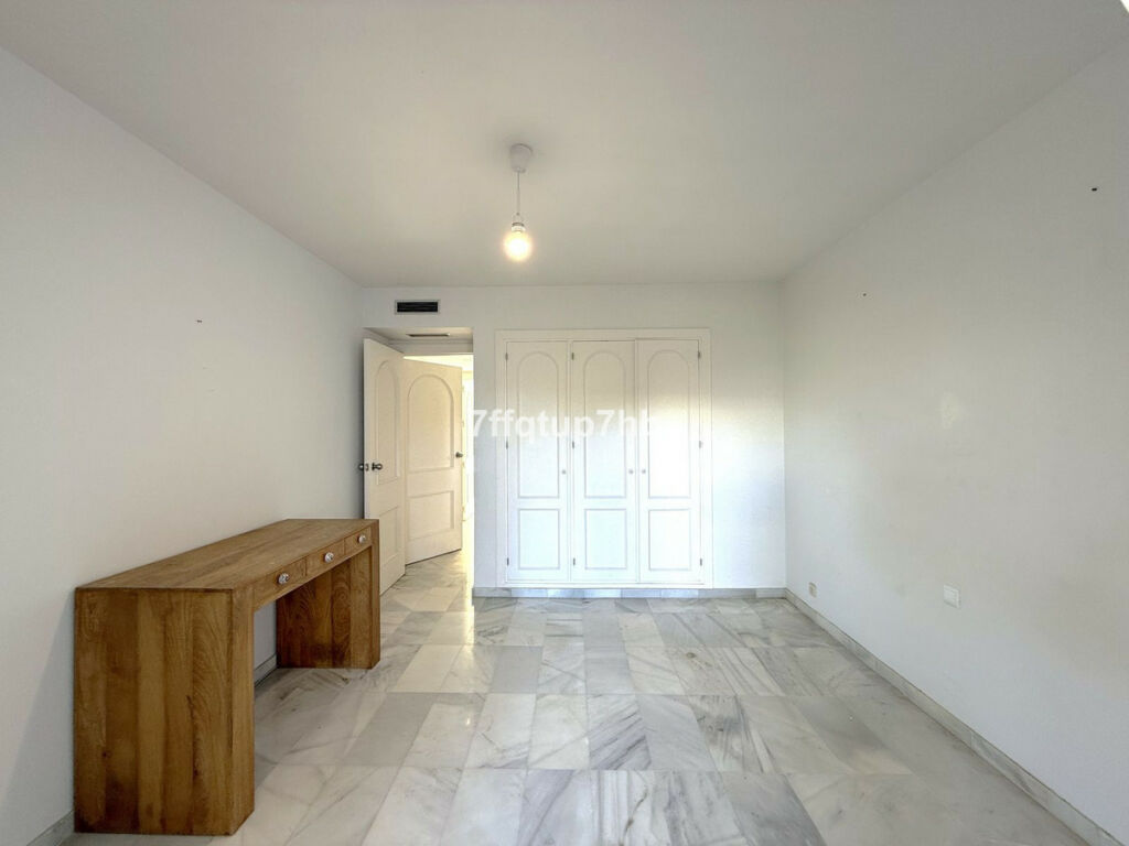 Townhouse Puerto Banús Málaga - image 18