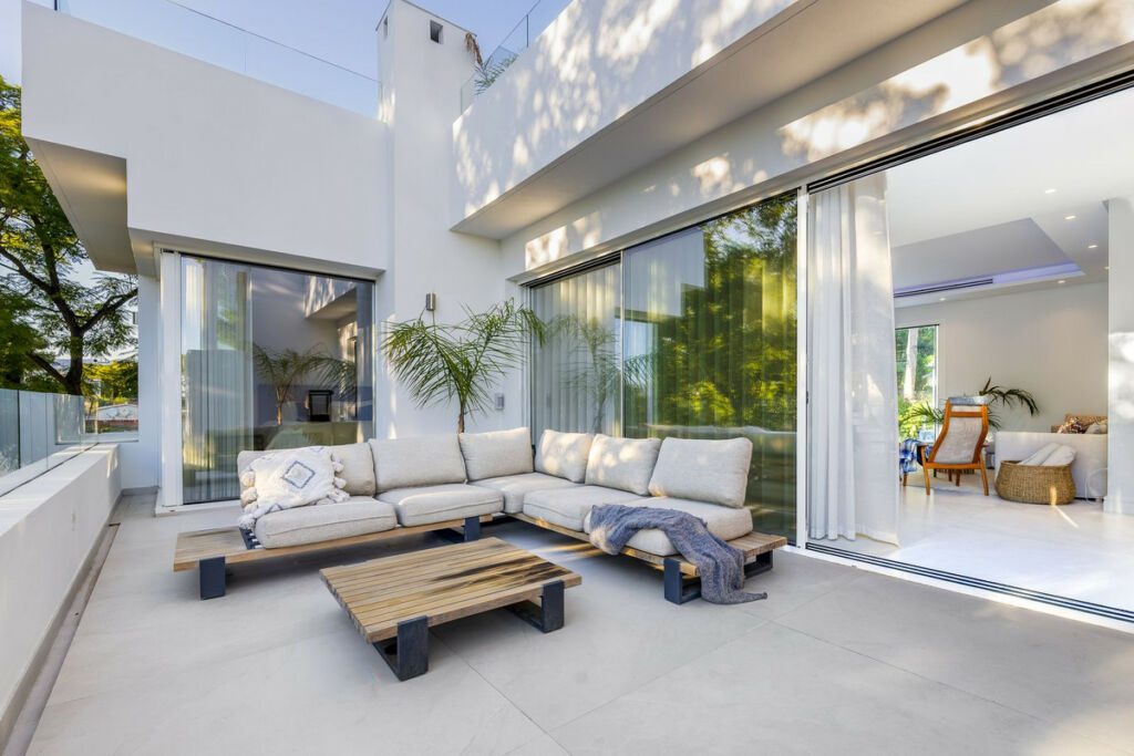 Detached Villa Nueva Andalucía Málaga - image 18