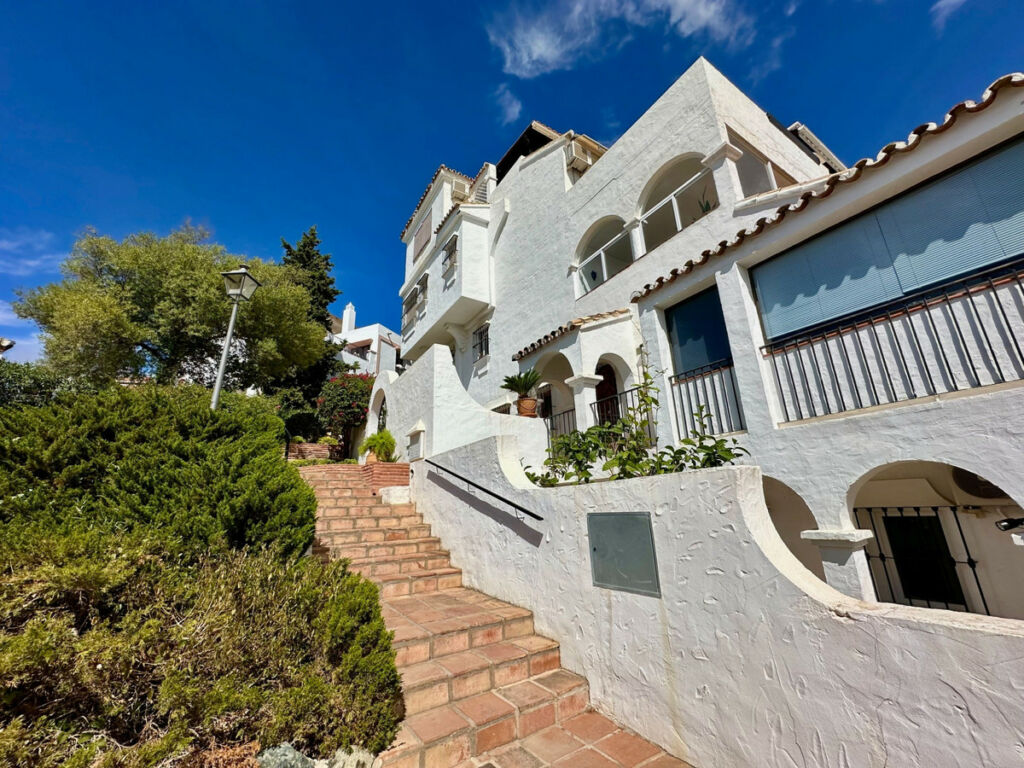 Middle Floor Apartment Benahavís Málaga - image 18