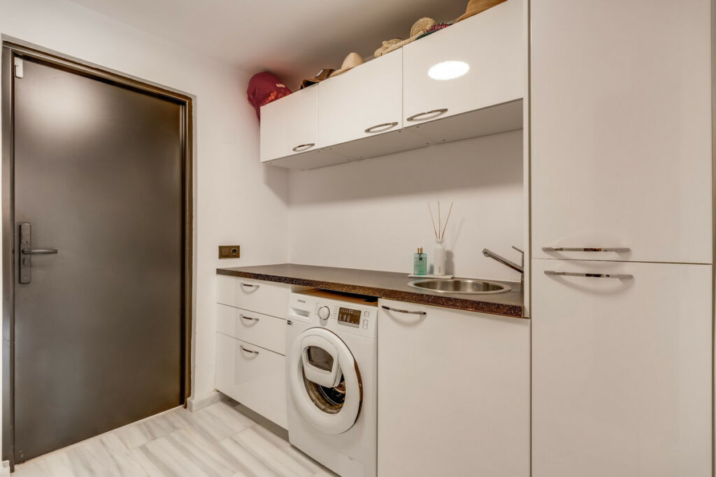 Detached Villa Nueva Andalucía Málaga - image 18