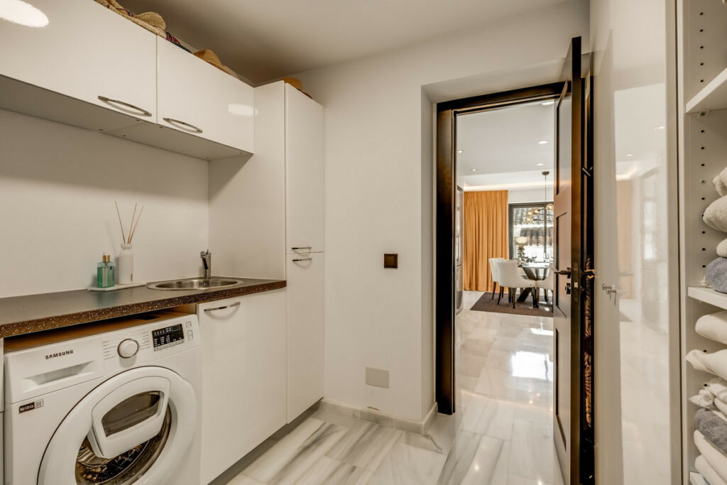 Detached Villa Nueva Andalucía Málaga - image 19