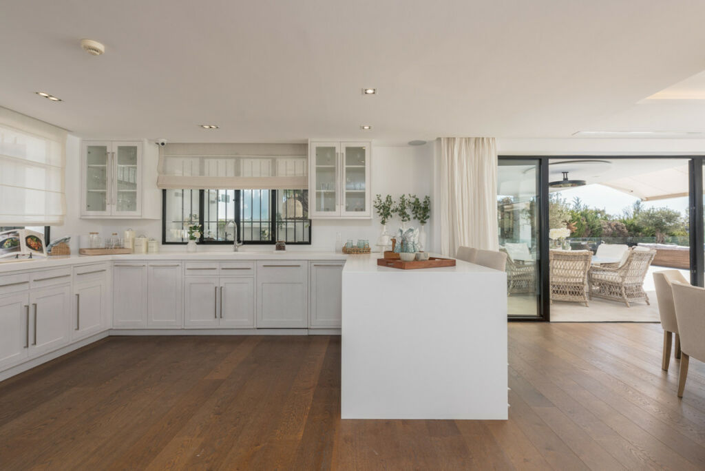 Detached Villa Nueva Andalucía Málaga - image 19