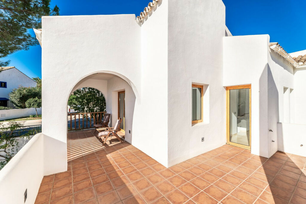 Detached Villa Nueva Andalucía Málaga - image 22